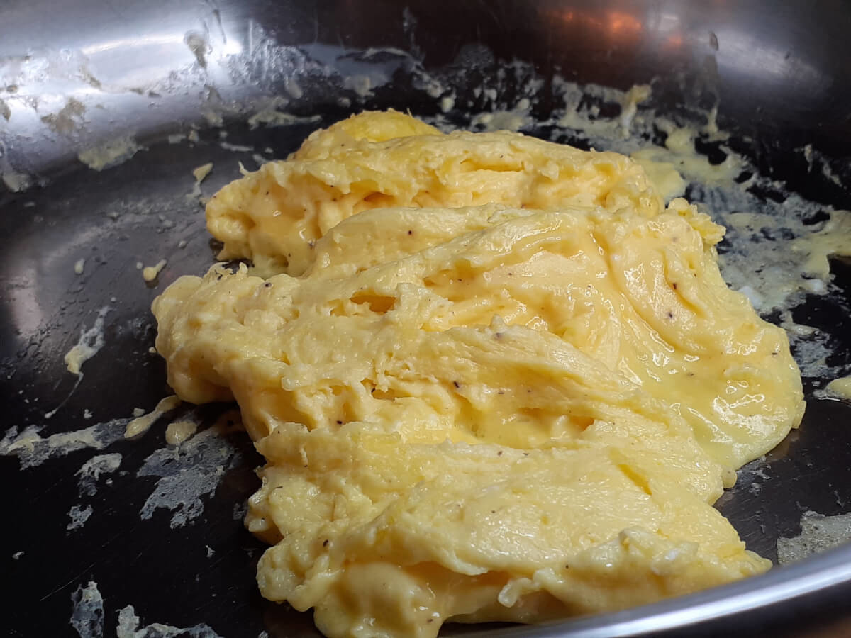 JAHZKITCHEN Scrambled Eggs in Pan