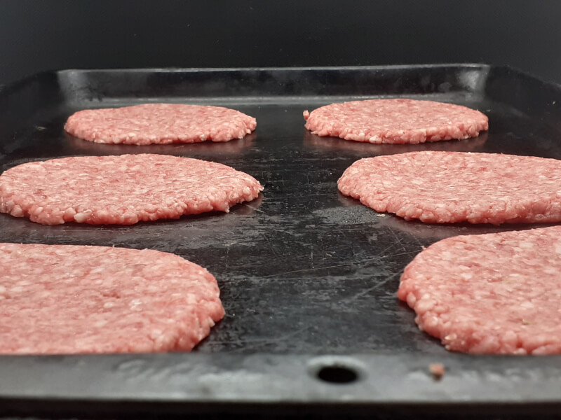 Tray of 45 g burger patties