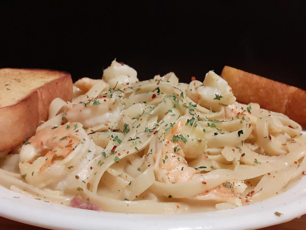 Garlic Shrimp Pasta with Garlic Bread