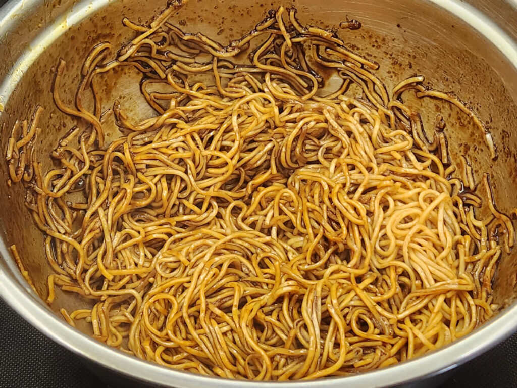 JAHZKITCHEN Air Dried Noodles tossed in Chow Mein Sauce & Seasoning