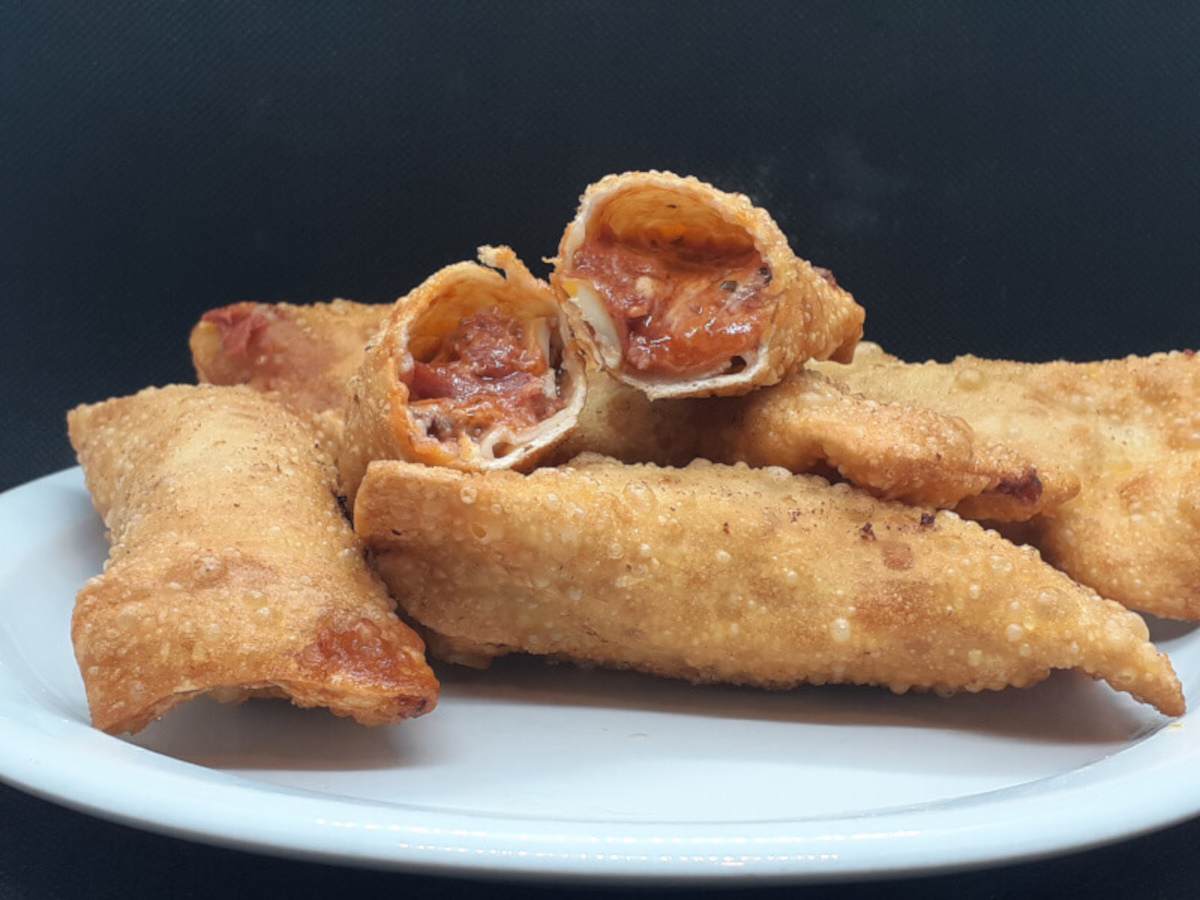 JAHZKITCHEN Inside Pizza Egg Roll