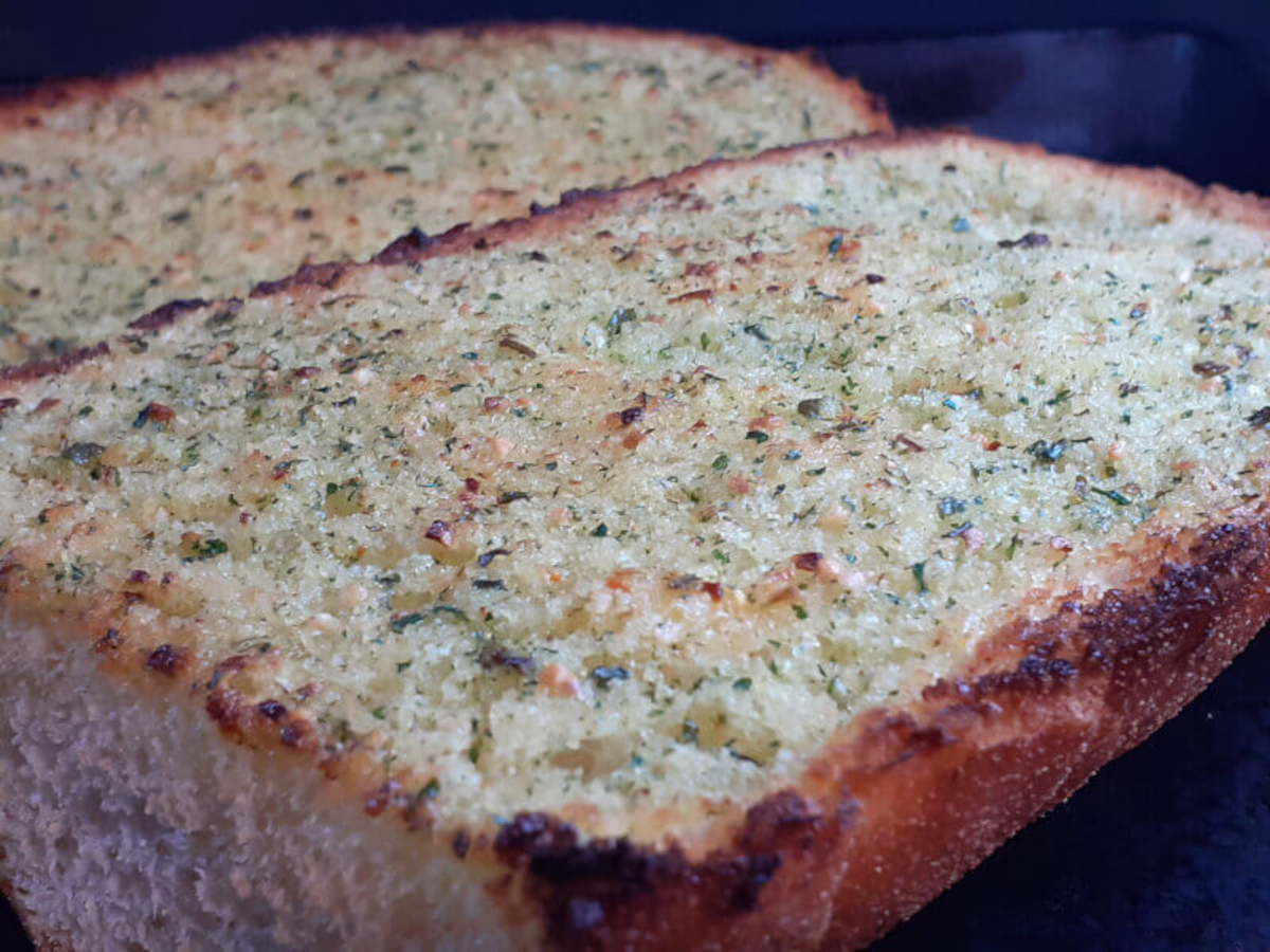 JAHZKITCHEN Oven Baked Garlic Bread