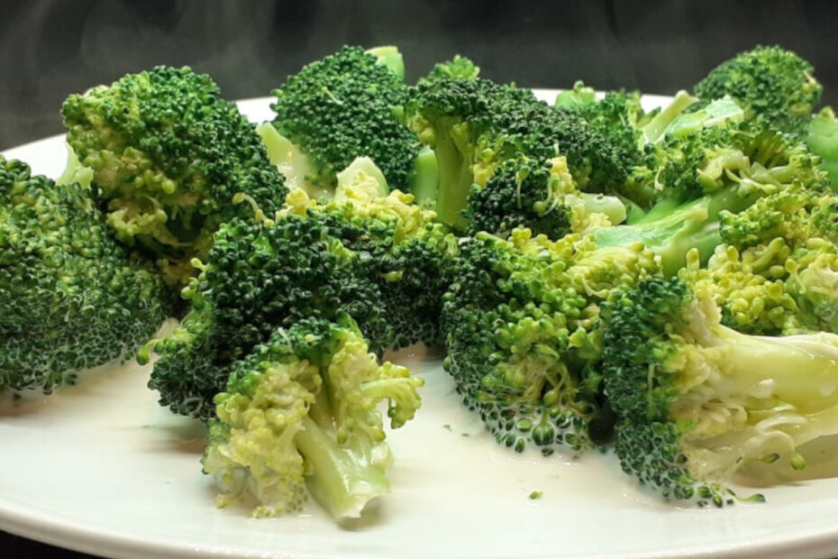 JAHZKITCHEN Steamed Broccoli with Puck sauce